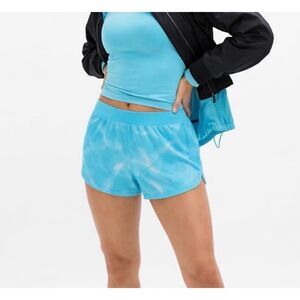 NWT athleta run with it 3.5 shorts size small petite